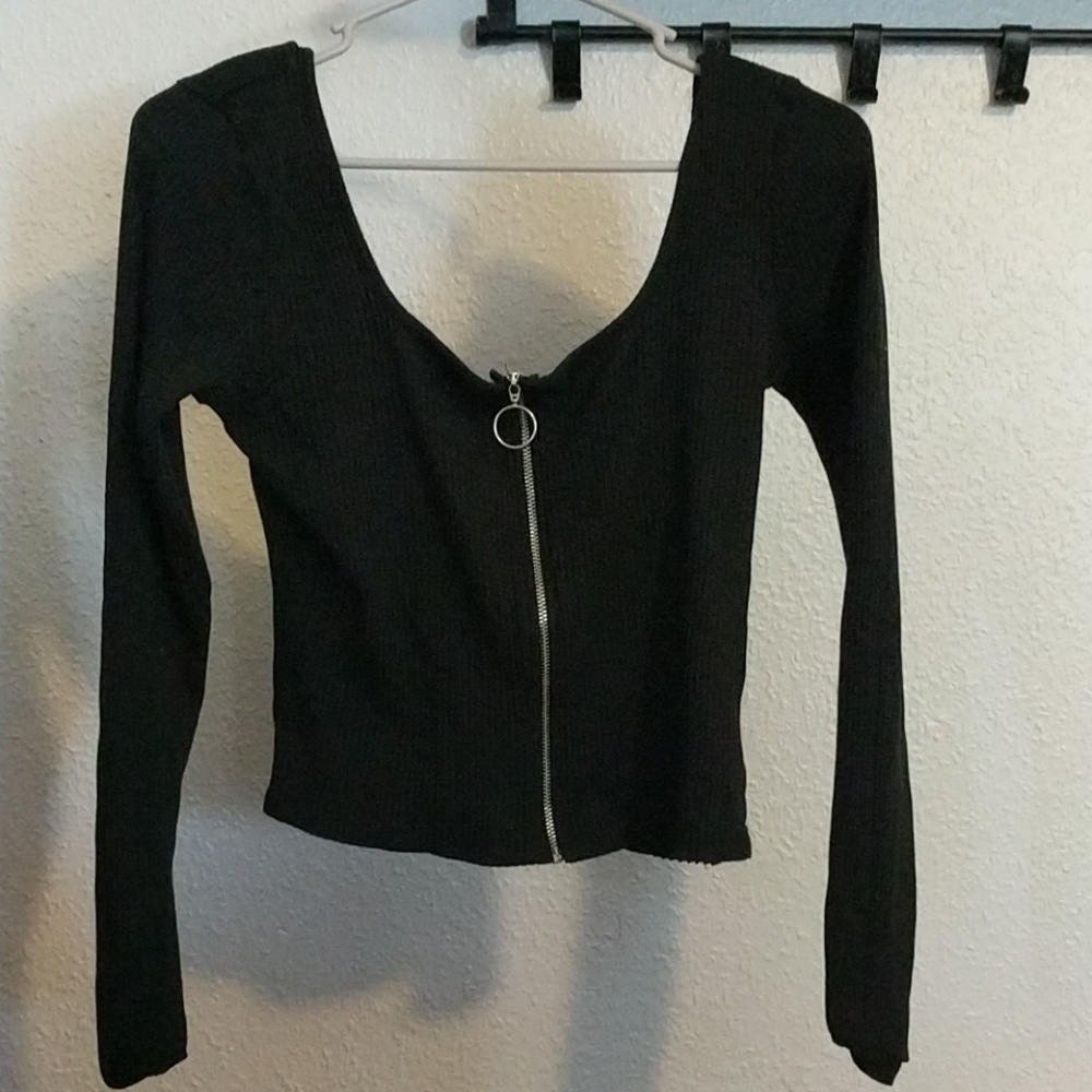 Crop black long sleeve shirt